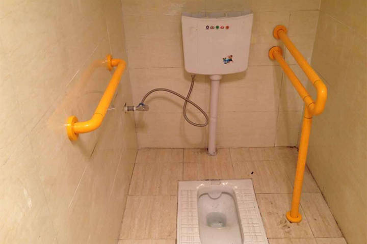 老人蹲厕扶手