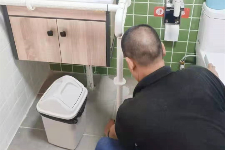 工人现场安装图 (5)