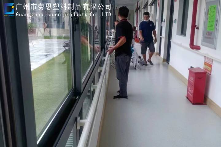 2022.9.20深圳南澳人民医院无障碍扶手安装案例图 (3)